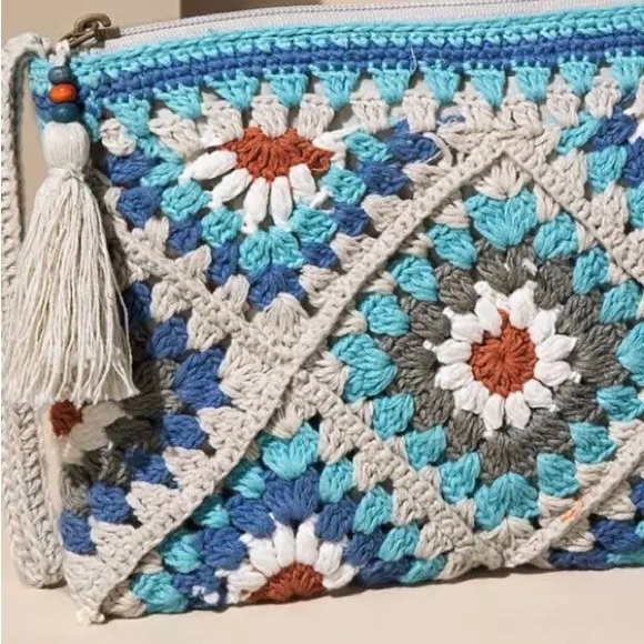 Handmade Granny Square Crochet Tile Pouch/ Clutch/ wristlet in Periwinkle blue - Picture 11 of 14